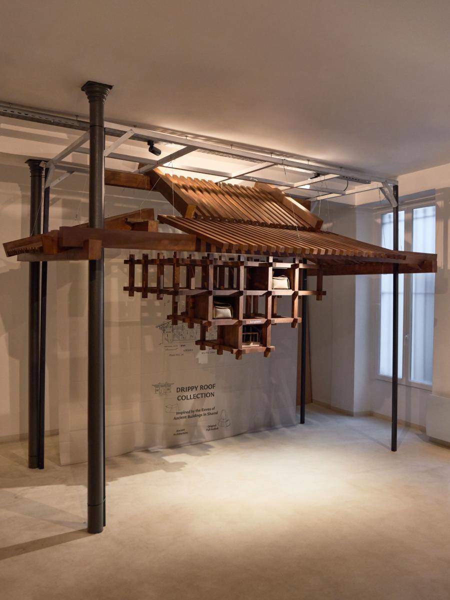 悬挂式木构屋檐展架